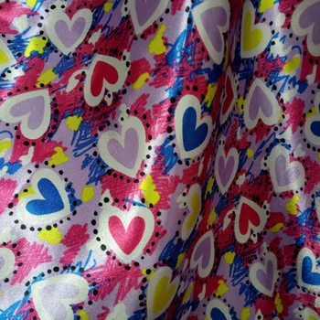 Dekorácie Lesklej tkaniny krásne srdce vytlačené Charmeuse Tkaniny Polyester Tilda plavidlá šatku pásky materiál Satén Tkaniny